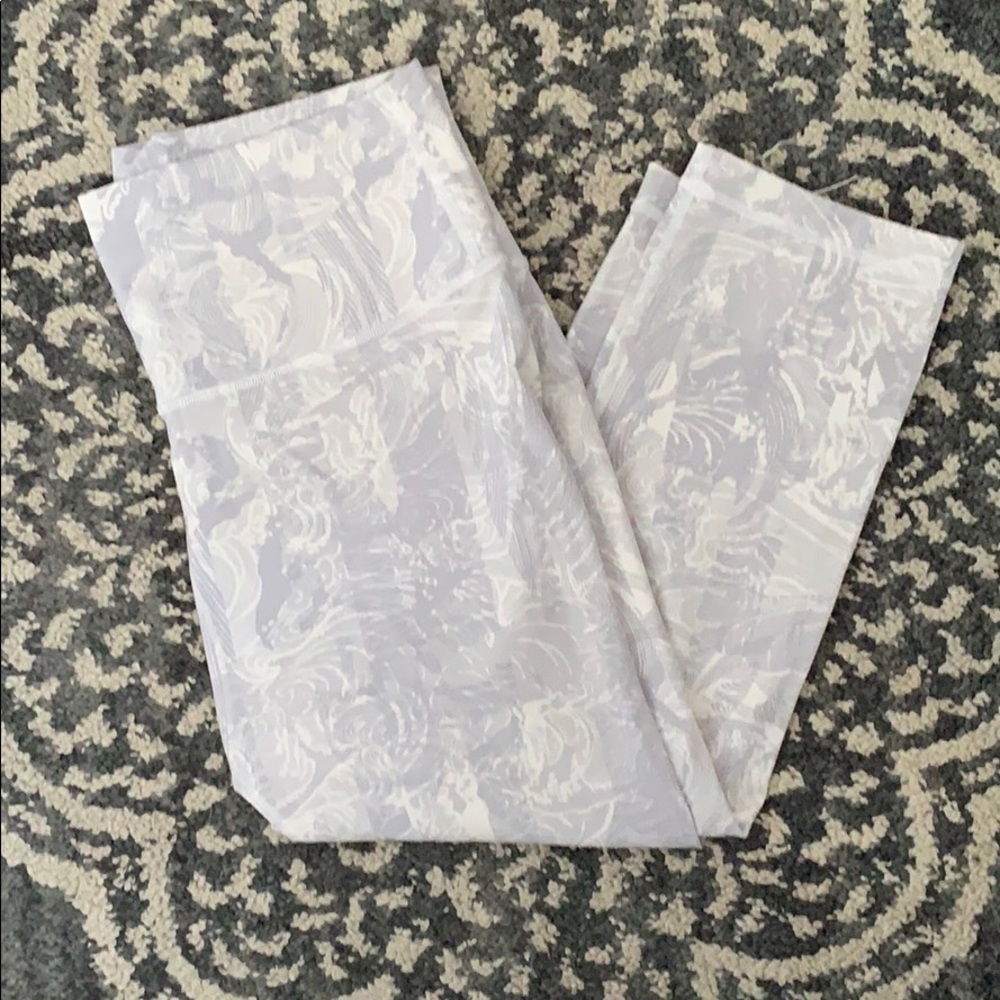 LULULEMON CROP LEGGINGS, SIZE 10, WORN 3 TIMES